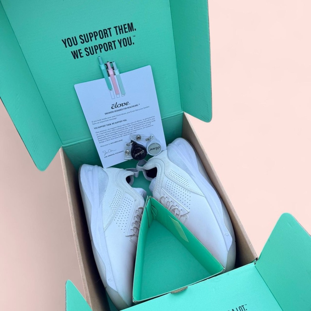 Clove White Casual Sneakers